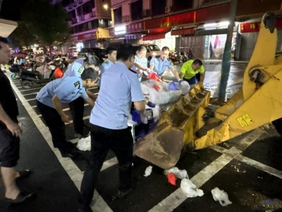 梅江区三角镇开展拉网式人居环境卫生专项整治行动