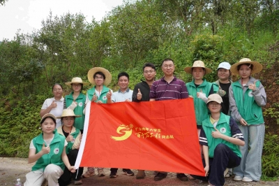 嘉应学院科技突击队为兴宁黄槐镇油茶产业找“病根”开“良方”