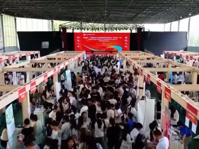 各地高校持续实施“宏志助航计划” 精准帮扶毕业生顺利就业