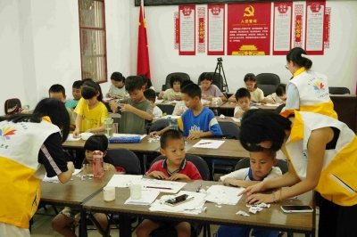 兴宁市径南镇驻镇帮镇扶村工作队携手广财学子开展暑期义教活动