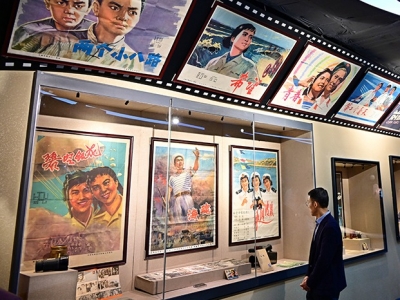 【央视快评】努力创作更多讴歌时代精神抒发人民心声的精品佳作