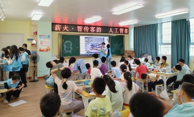 智笔绘客乡，薪火润童心！广东建院学子点亮大埔青少年“创趣暑假”