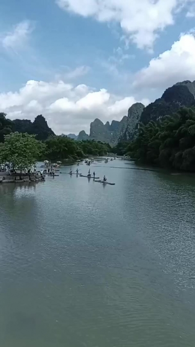 桂林山水间 绝妙泛舟图