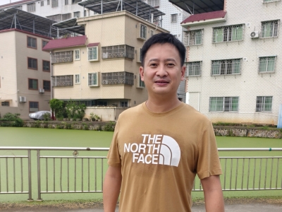 客都勇士风云榜⑩丨6岁小孩骑车不慎掉入鱼塘！体育老师毫不犹豫跳水施救