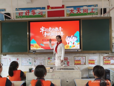 用爱与责任点亮少先队工作！记全国优秀少先队辅导员刘俊青