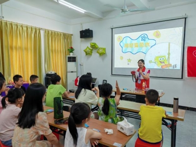 清凉一夏，安全相伴！梅江区三角镇“百千万工程”突击队开展安全教育志愿服务活动