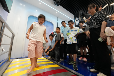 沉浸式体验“电”亮安全心！“碳路先锋·绿动未来——小手拉大手，共筑能源安全”活动举办