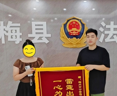 车门忘锁，2万5被盗！快报警！