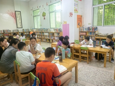 微论坛丨图书馆变“暑假托儿所”，你怎么看？