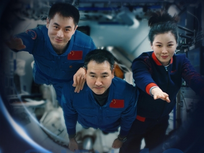 《窗外是蓝星》8K太空直击！终极预告抢先看→