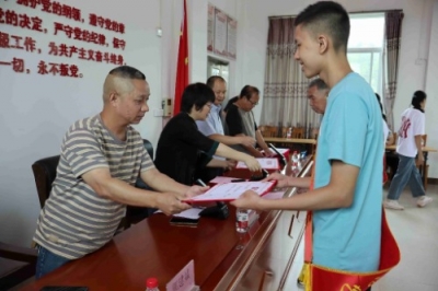 点亮成长之路！兴宁市福兴街道新联村教育基金会第一届颁奖大会举办