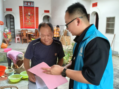 共同筑牢社区健康防线！平远县八尺镇多方联动灭蚊防病