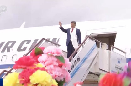 习近平在出席西藏自治区成立60周年庆祝活动后返回北京