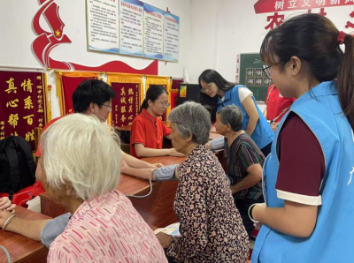 健康守护，安全用药！五华县龙村镇社工站联合大学生志愿者开展老年人科普宣传活动