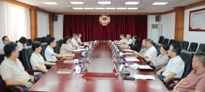 杨朝晖主持召开市政协与市各民主党派和工商联专题座谈会