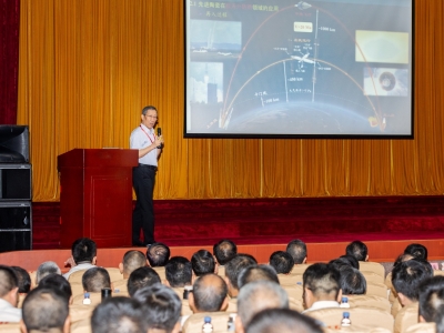 聚焦培育发展新产业！梅州举办“客家讲坛·先进材料发展与科学家精神”专题报告会，周玉作专题报告