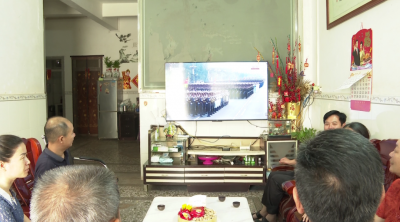 这就是中国力量！五华各界群众踊跃收看阅兵盛况