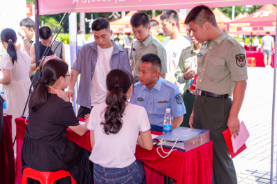 “军营”→“职场”！梅州举行2025年秋季退役军人暨军嫂专场招聘会