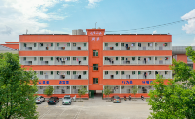 告别 “咯吱床”！蕉岭县华侨中学学生宿舍 “大变身”，学生幸福感拉满