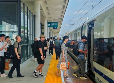 梅龙高铁开通运营满一周年，到发旅客突破800万人次！