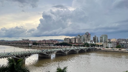过去24小时，梅州南部出现大到暴雨局部大暴雨！高温天即将回归...