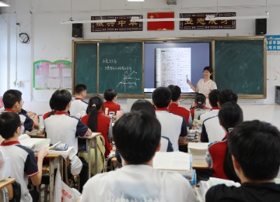 三尺讲台育桃李 一腔热血铸师魂！致敬坚守梅县区教育事业一线的教师们