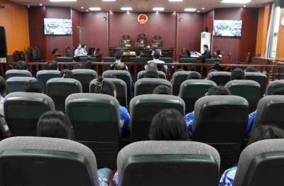 “身边案”敲响“清醒钟”！兴宁市组织干部开展庭审活动