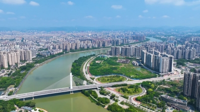 梅州V视丨2025院士专家入百企进百校活动在梅州举行，30多位院士专家智聚客都，入企助创新、进校做科普，为梅州高质量发展荐才送智