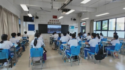 梅县区社会各界收听收看九三阅兵盛况