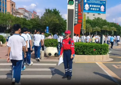 绿茵终场不落幕！梅州赛场“小海豚” 与 “志愿红” 用坚守定格全运温暖