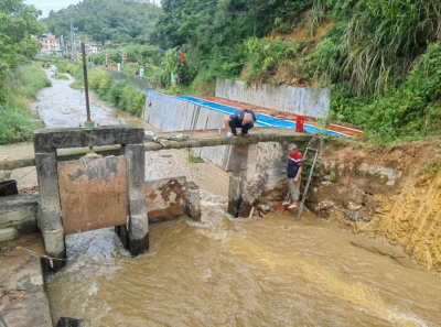 兴宁市径南镇扎实推进“周二上门去”：修闸排险解民忧，党群同心筑防线