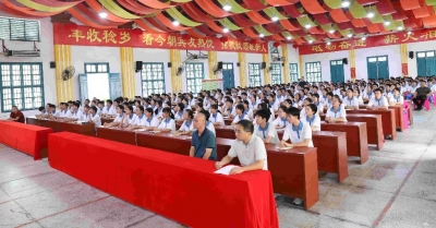 华南师范大学生命科学学院张富华副研究员走进兴宁一中