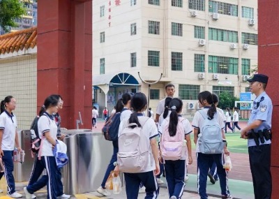 今日开学！梅江公安开启“护学模式”