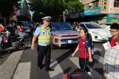 筑牢“平安墙”，按下“护学键”！梅县公安全力守护开学季