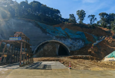 汕梅高速改扩建最后一座隧道进洞，预计明年4月贯通