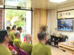 丰顺退役军人观看纪念中国人民抗日战争暨世界反法西斯战争胜利80周年大会