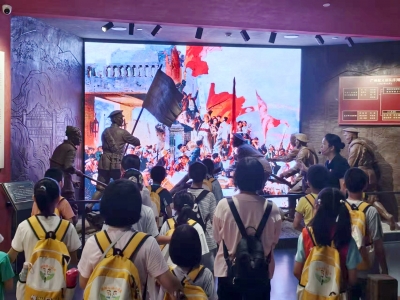 厚植爱国情怀！梅州日报小记者“沉浸式”参与国防教育活动