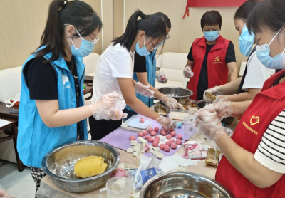 双节将至，梅县区松源镇社工站为他们送去满满心意！