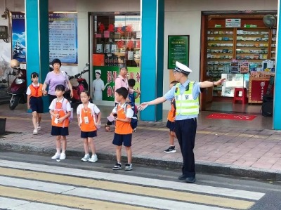 铃~“警”然有序迎开学！ 
