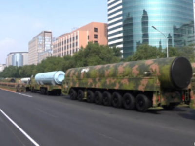 燃！DF61导弹亮相阅兵场