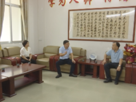  刘裕君率队走访慰问教师代表：办好人民满意教育，持续擦亮山区教育强县金字招牌