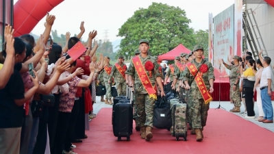 再见，家乡！你好，军营！