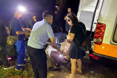 八旬老人迷途山林中，梅县公安争分夺秒成功寻回