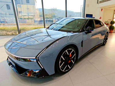 固态电池新突破！新能源车续航有望突破1000公里