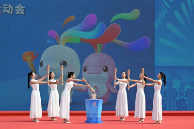 1522米深的海底燃冰成炬 十五运会火种采集仪式举行