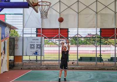 这就是“天赋型选手”吗？轮滑、羽毛球、游泳、篮球样样行，被梅州这位少年“酷”到了！