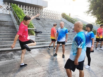 二十载踢出精彩“毽”康生活！记梅州市花毽健身达人侯经智