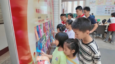 梅县区图书馆举行“迎中秋·庆国庆”猜灯谜活动