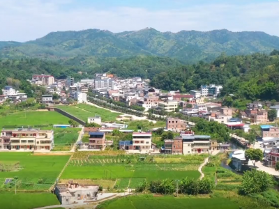 梅县区石坑镇：乡村美如画 “镇”兴正当时