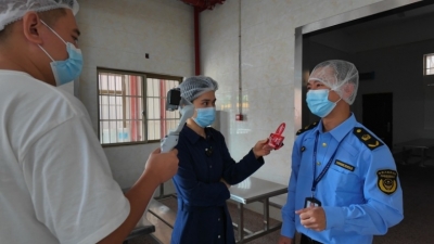 梅州V视丨“十点查餐厅”来了，突击五华县这间学校后厨